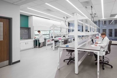 From the design of shared and private interior spaces to the graphic elements and branding – including the facility’s new name and logo – Svigals + Partners repositioned the eight-floor building at 55 Church Street on behalf of developer The Hurley Group, establishing its new identity as a modern biotech hub for the advancement of start-up science, laboratory, and research companies.