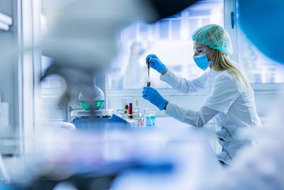 scientist working in a health sciences lab