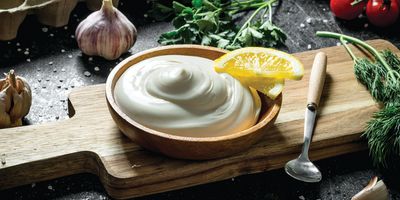 Mayonnaise with parsley and lemon