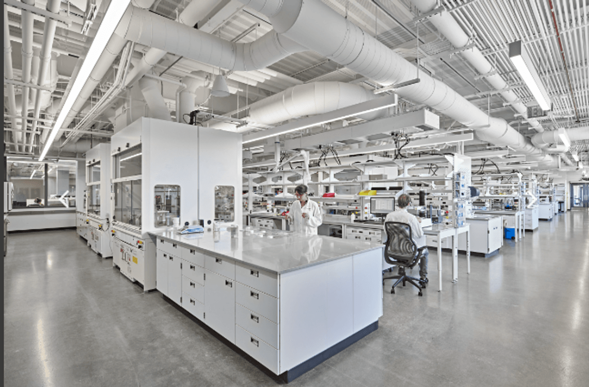 Image of a spacious lab with rows of benches